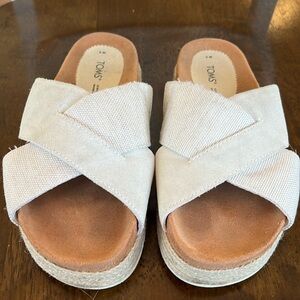 Tom’s sandles